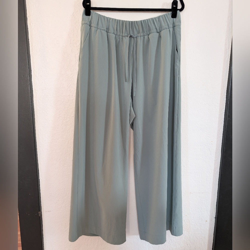 Relaxed Wide-Leg Women’s Pants in Sage Green